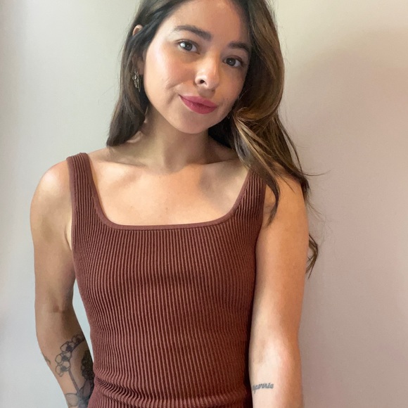 Meet your Posher, Jessica - Picture 2 of 2